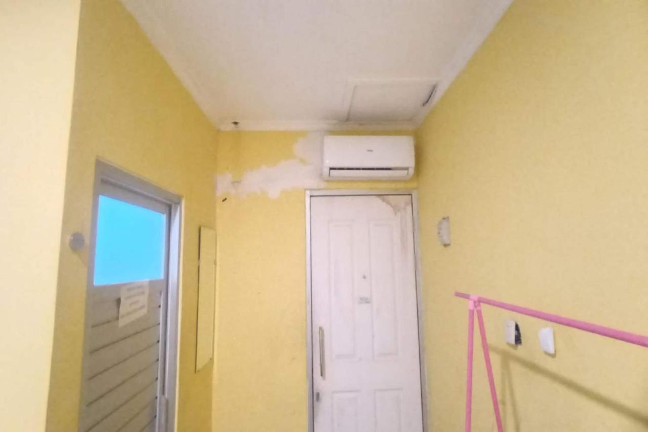 Oyo Life 92877 Rainbow 7296 2* Semarang