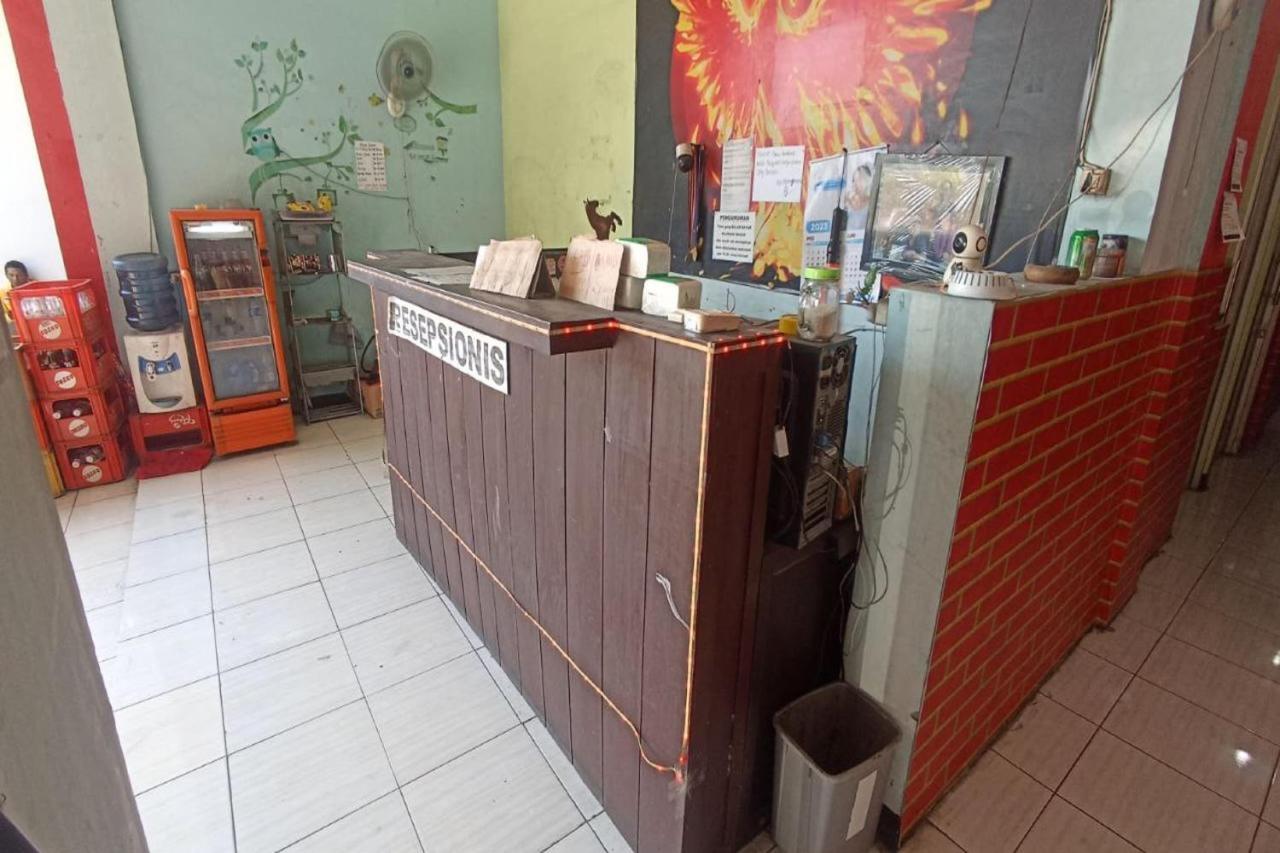 Hotel Oyo Life 92877 Rainbow 7296 Semarang