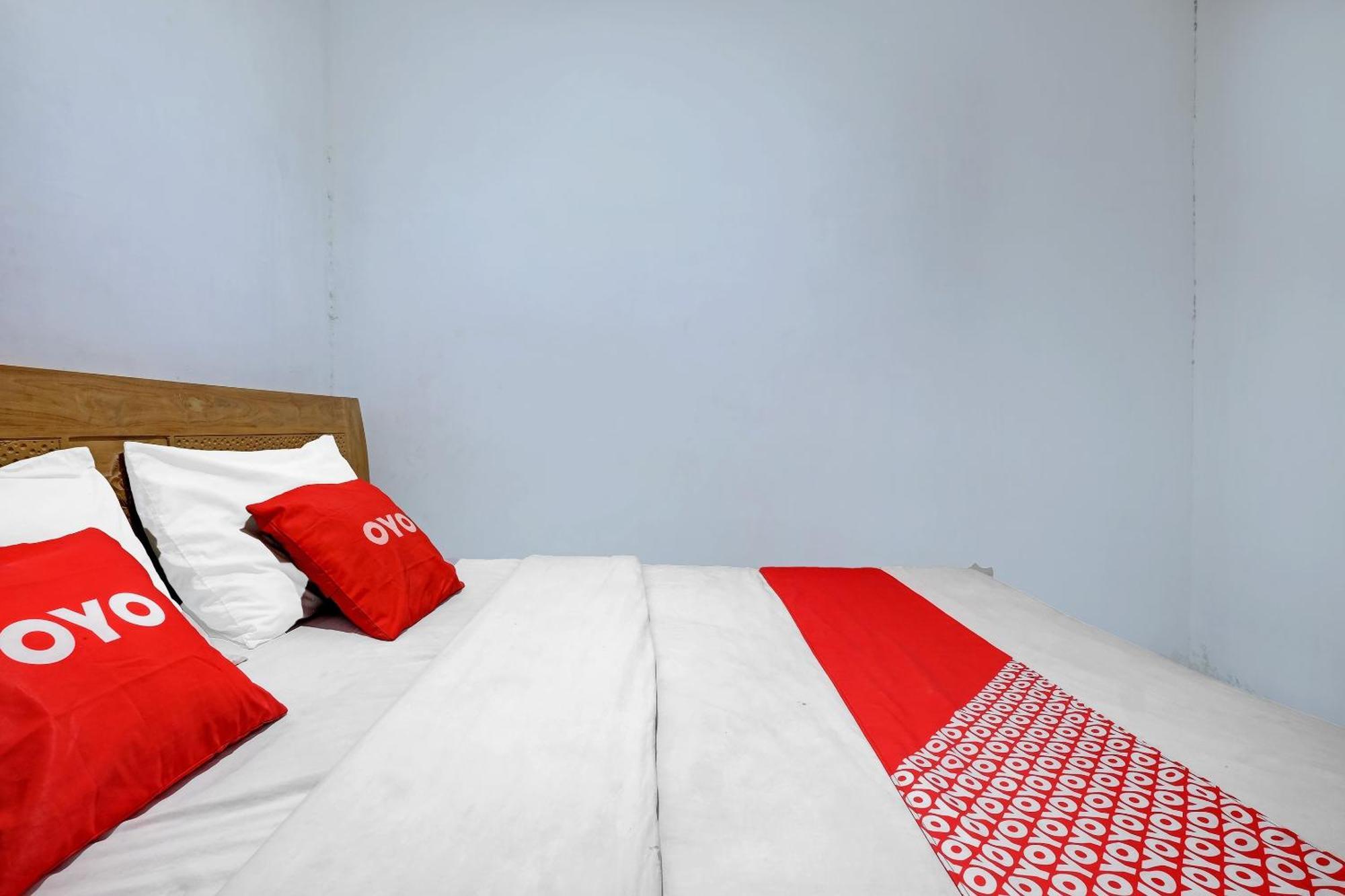 Oyo Life 92877 Rainbow 7296 Hotel