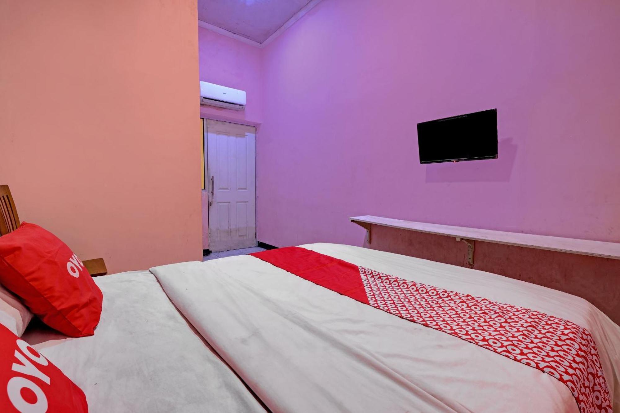 Hotel Oyo Life 92877 Rainbow 7296 Semarang