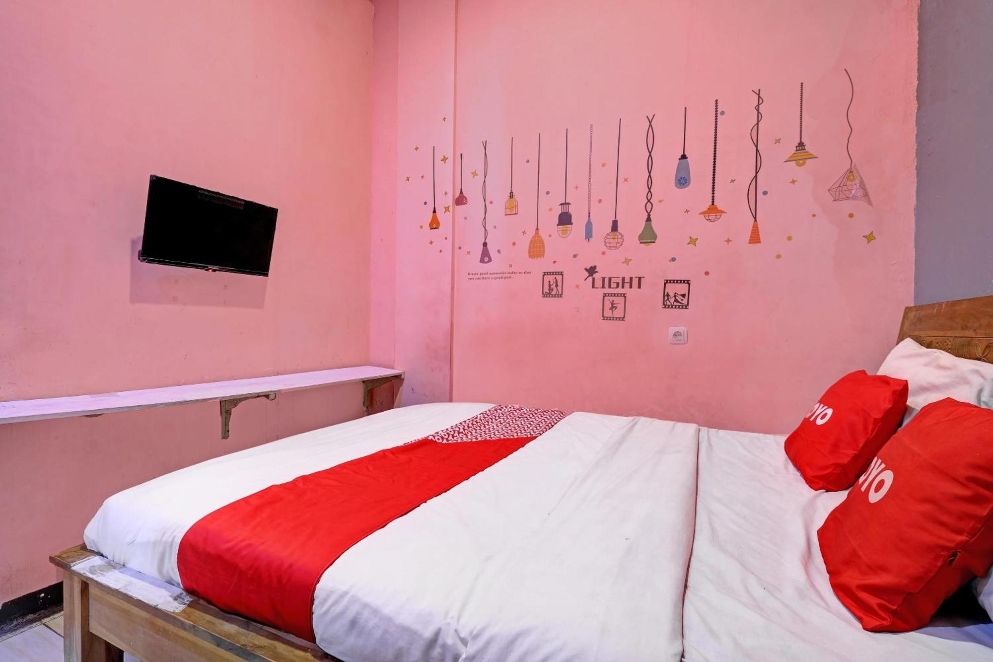 Oyo Life 92877 Rainbow 7296 Hotel