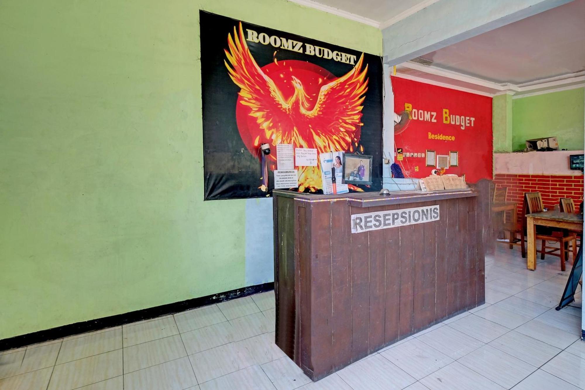 Oyo Life 92877 Rainbow 7296 Hotel Semarang