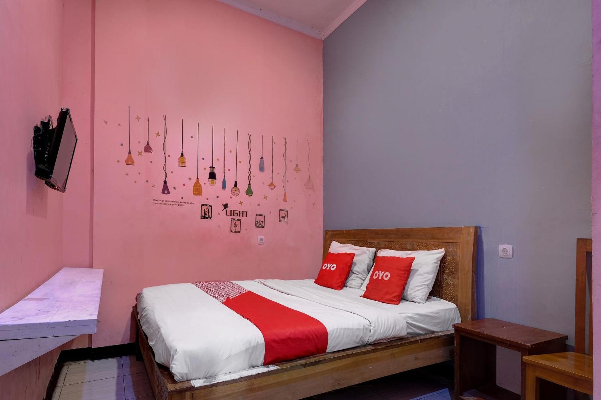 Oyo Life 92877 Rainbow 7296 2* Semarang
