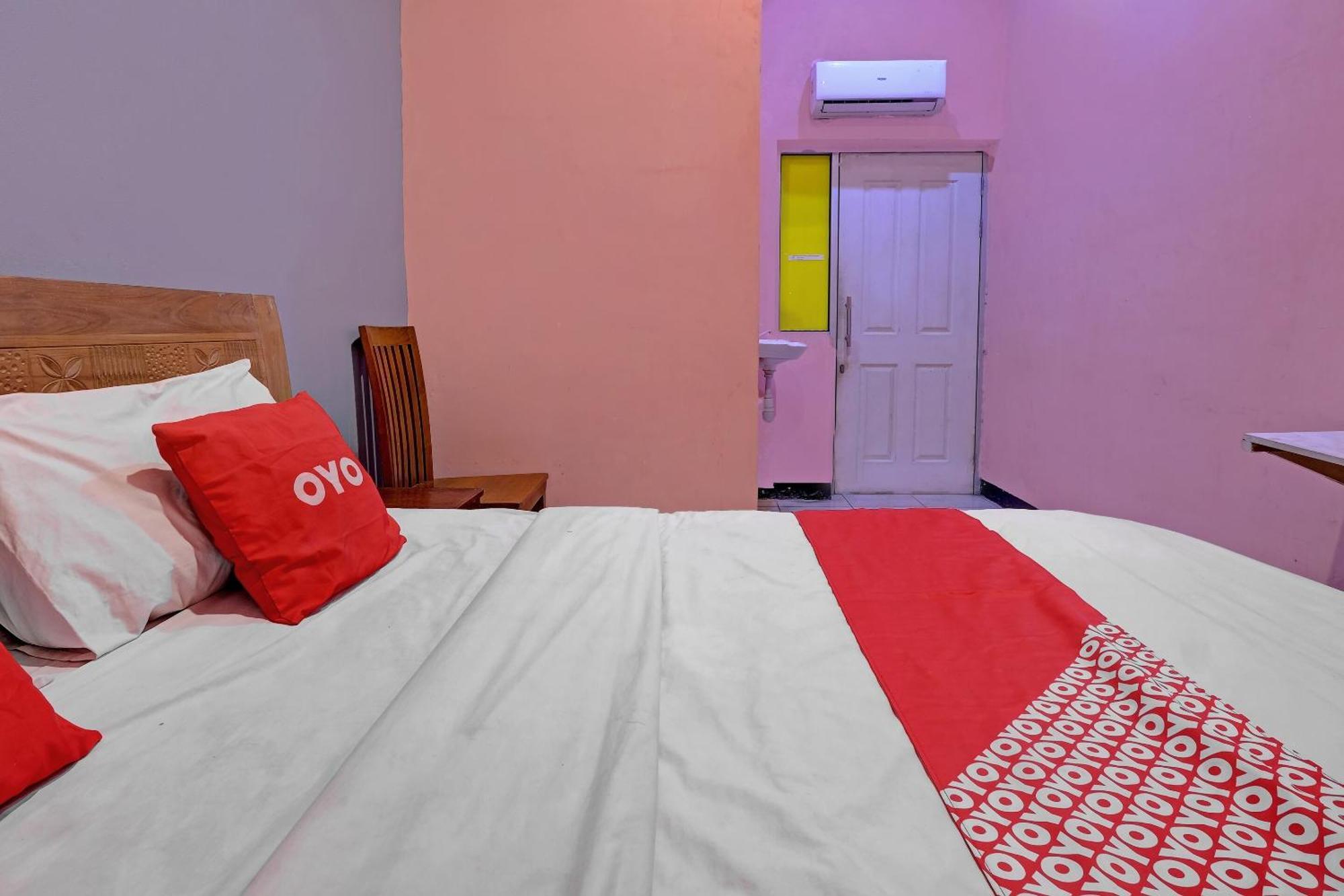 Hotel Oyo Life 92877 Rainbow 7296 Semarang